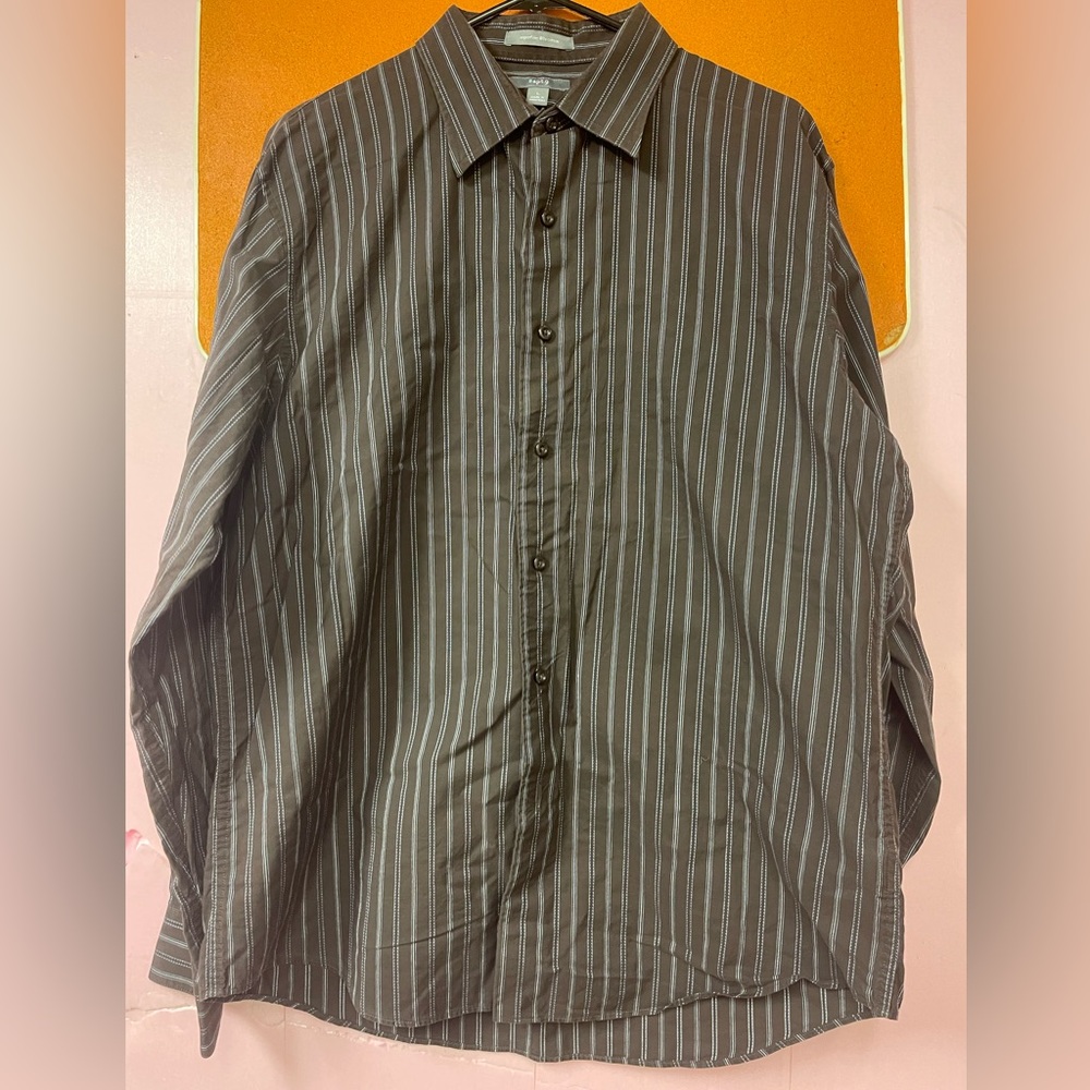 Apt. 9 long sleeve button down dress shirt. Men’s Size L